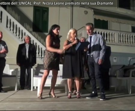 Il Rettore dell’UNICAL Prof. Nicola Leone premiato nella sua Diamante