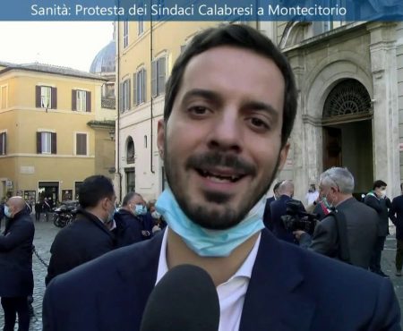 Sanità: I Sindaci calabresi protestano davanti Montecitorio