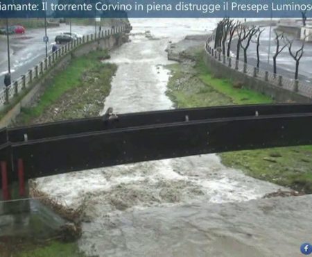 Diamante: Il torrente Corvino in piena distrugge il Presepe Luminoso