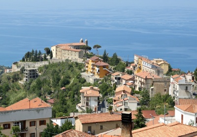 Fuscaldo: Intitolata una piazza alle vittime del Coronavirus