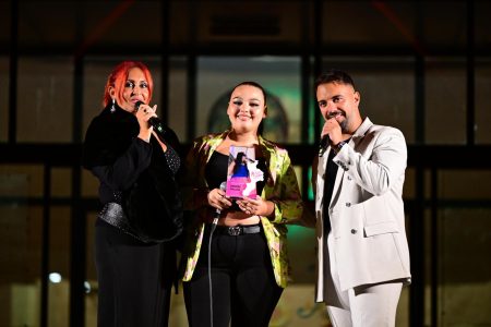 La cantante Desirée Malizia ha ricevuto il “Premio Eccellenze Calabresi” del Settembre Rendese