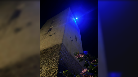 Diamante: La Torre del semaforo illuminata di blu per la Giornata mondiale dell’Infanzia e dell’Adolescenza