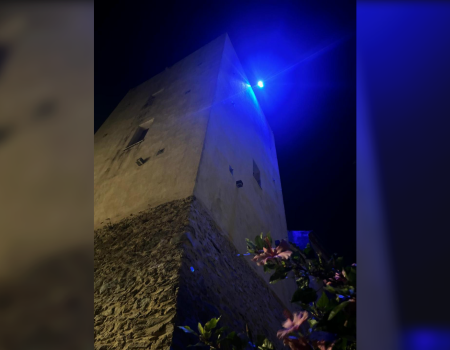 Diamante: La Torre del semaforo illuminata di blu per la Giornata mondiale dell’Infanzia e dell’Adolescenza