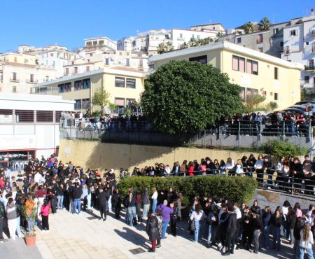 I Licei Campanella di Belvedere M.mo dedicano una giornata di riflessione sulla ‘Violenza di genere’