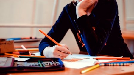 Regione Calabria: Al via la seconda edizione Avviso “Voucher Caro Scuola”